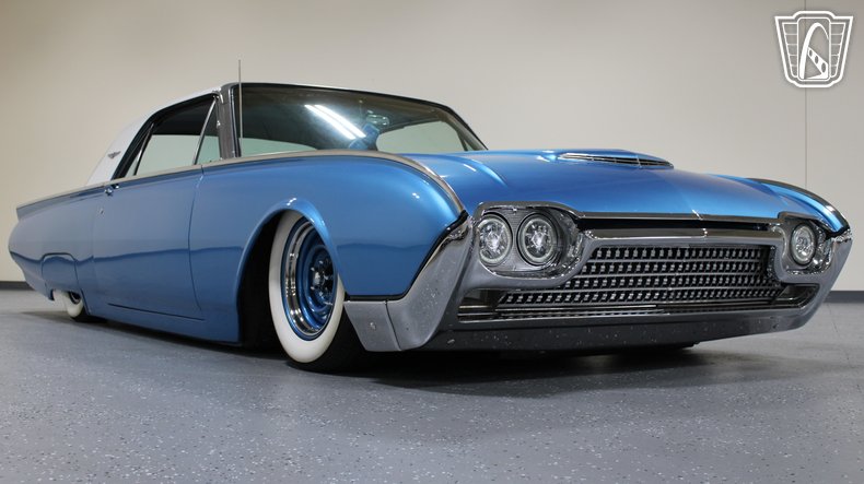 1961 Ford Thunderbird 40