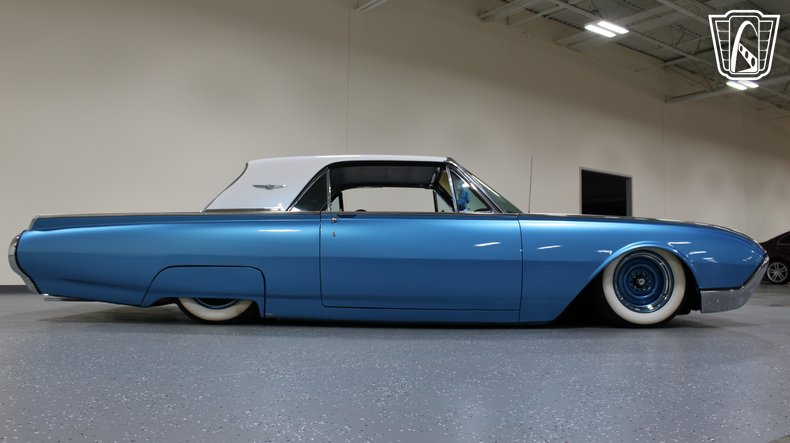 1961 Ford Thunderbird 38