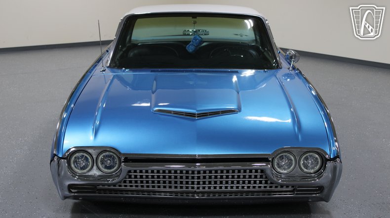 1961 Ford Thunderbird 42