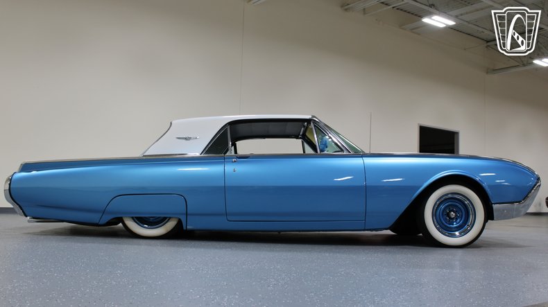 1961 Ford Thunderbird 6