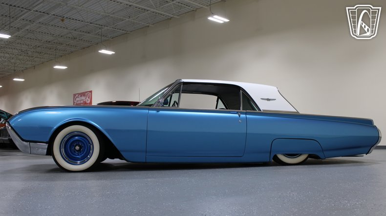 1961 Ford Thunderbird 4