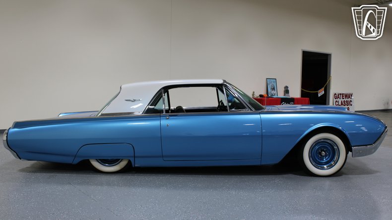 1961 Ford Thunderbird 45