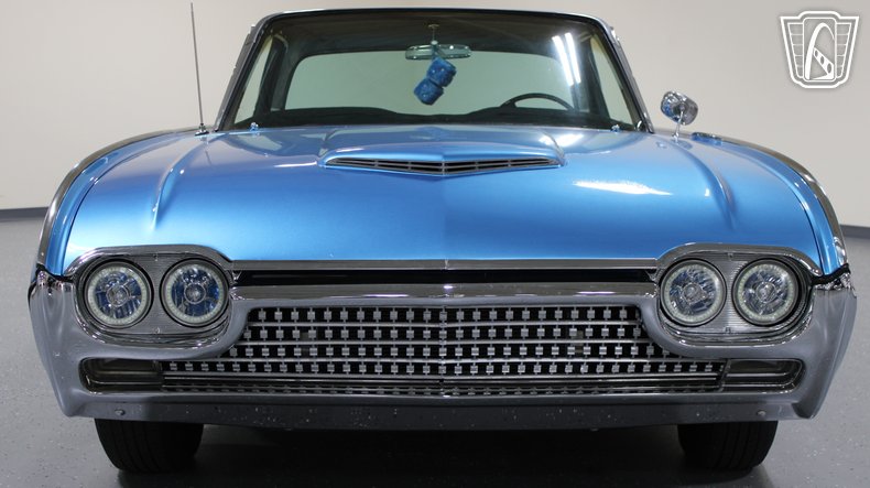 1961 Ford Thunderbird 66