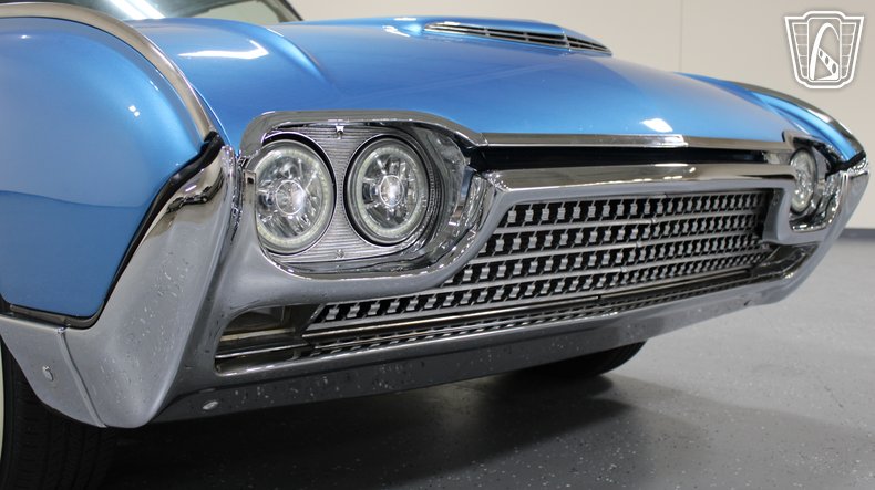 1961 Ford Thunderbird 95