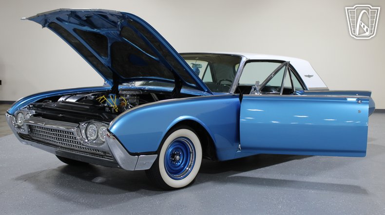 1961 Ford Thunderbird 105
