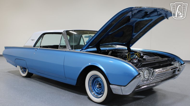 1961 Ford Thunderbird 106