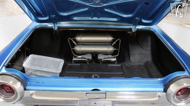 1961 Ford Thunderbird 19