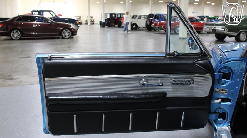 1961 Ford Thunderbird 130