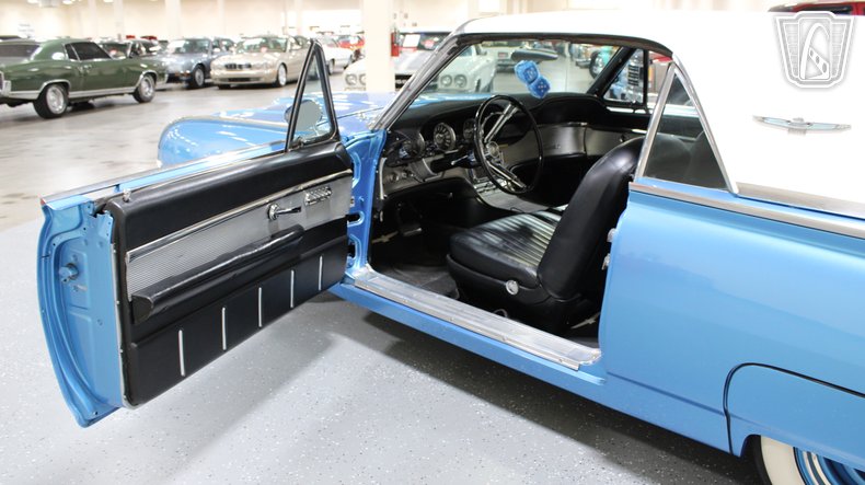 1961 Ford Thunderbird 129