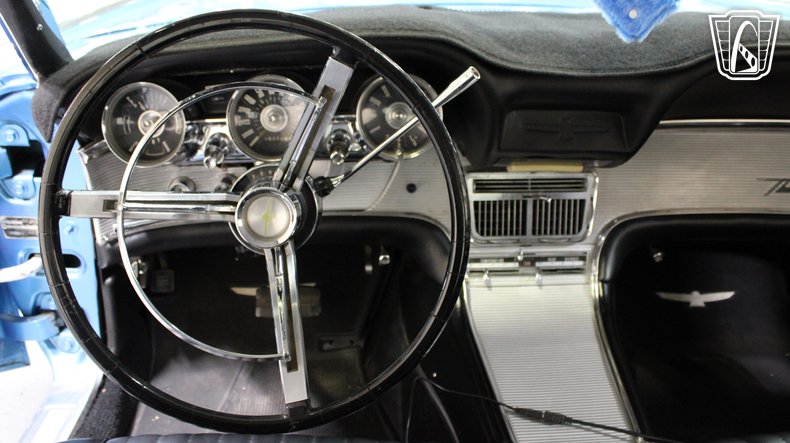 1961 Ford Thunderbird 12