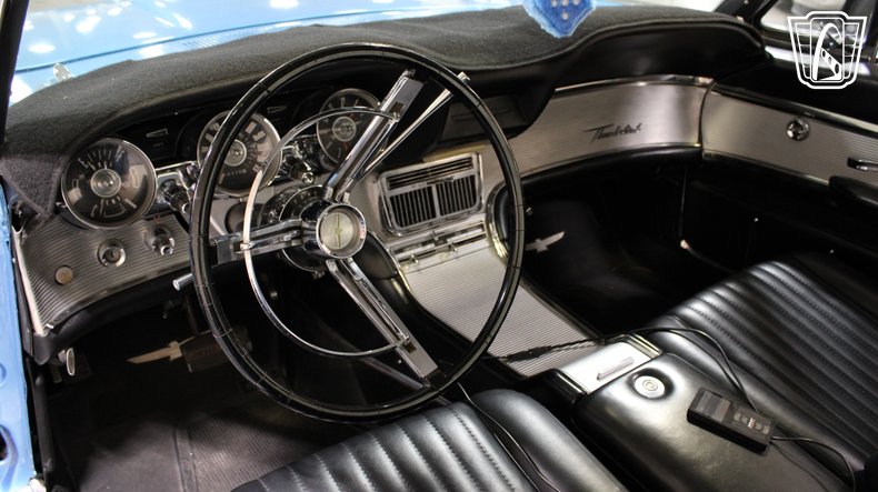 1961 Ford Thunderbird 132