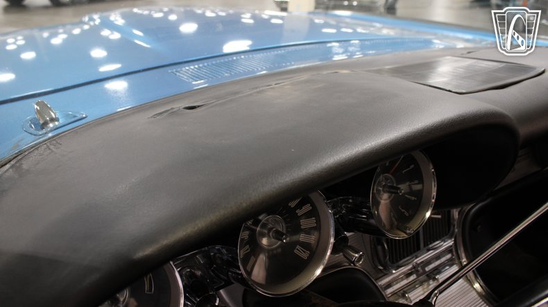 1961 Ford Thunderbird 146