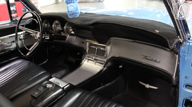 1961 Ford Thunderbird 154
