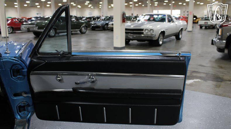 1961 Ford Thunderbird 153