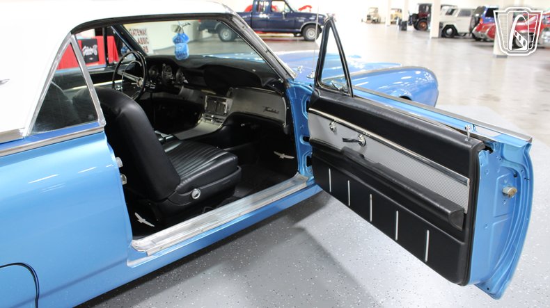 1961 Ford Thunderbird 152
