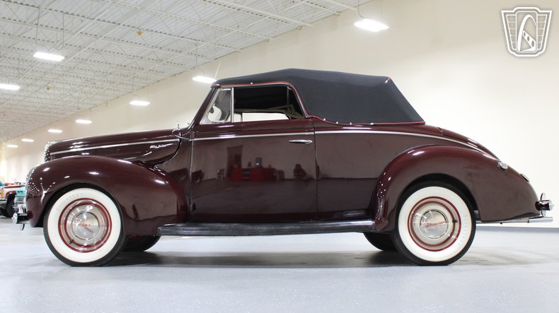 1940 Ford Super Deluxe 25