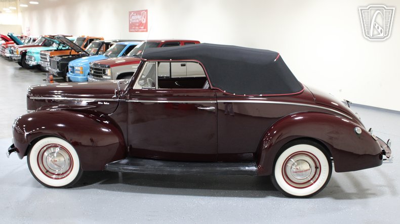 1940 Ford Super Deluxe 24
