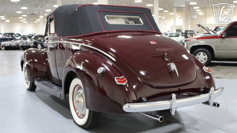 1940 Ford Super Deluxe 26