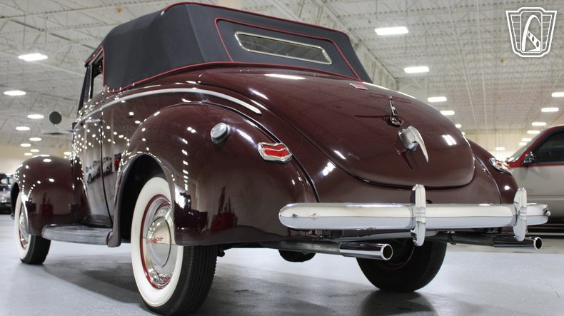 1940 Ford Super Deluxe 28