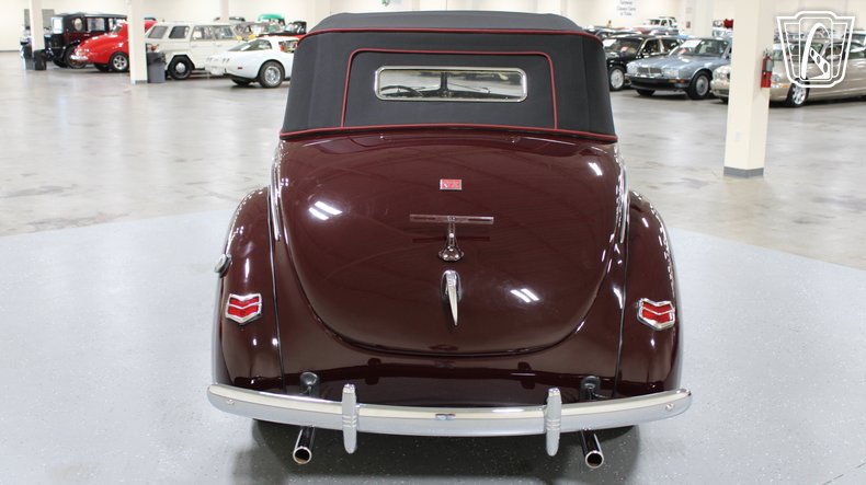 1940 Ford Super Deluxe 29