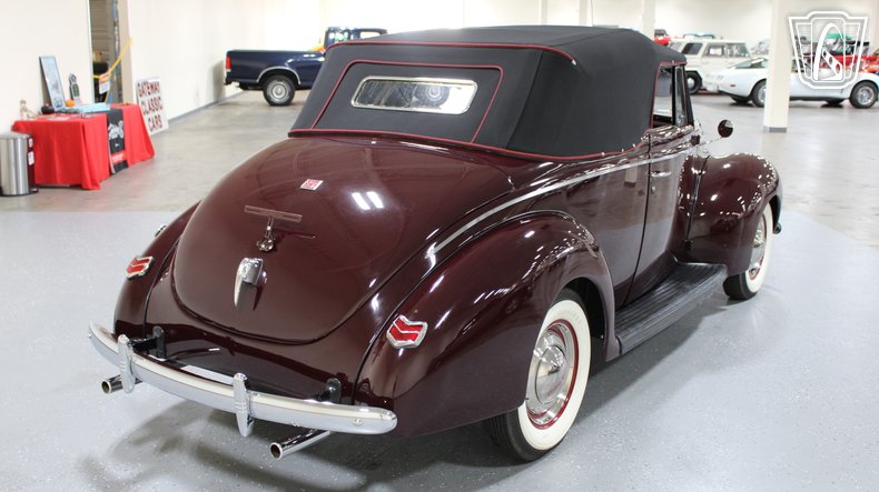 1940 Ford Super Deluxe 32