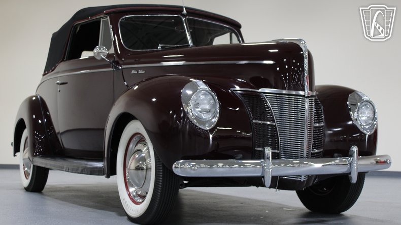 1940 Ford Super Deluxe 2