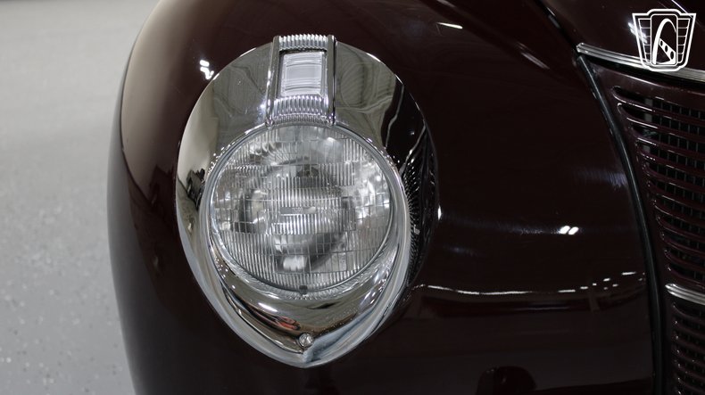 1940 Ford Super Deluxe 8