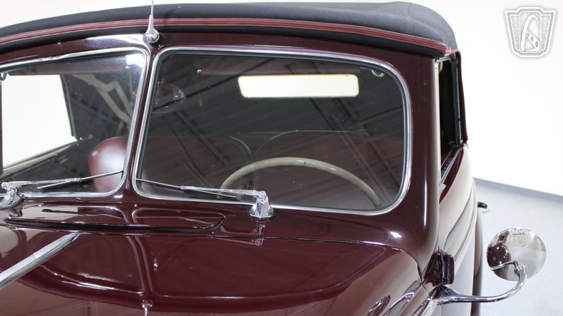 1940 Ford Super Deluxe 53
