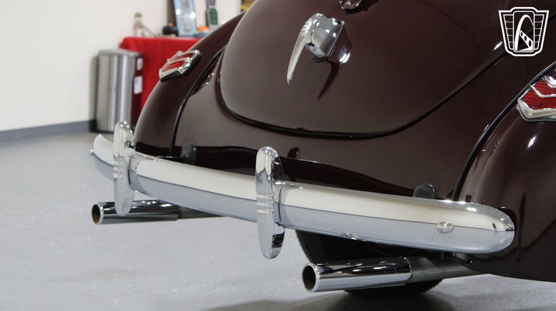 1940 Ford Super Deluxe 72