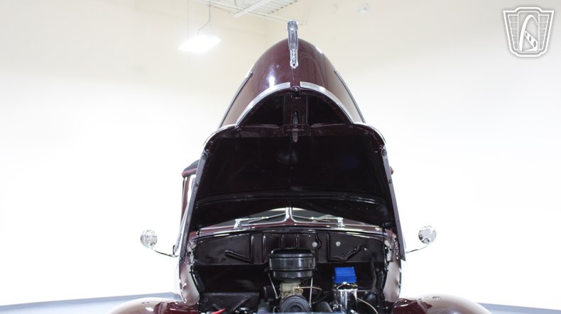 1940 Ford Super Deluxe 77