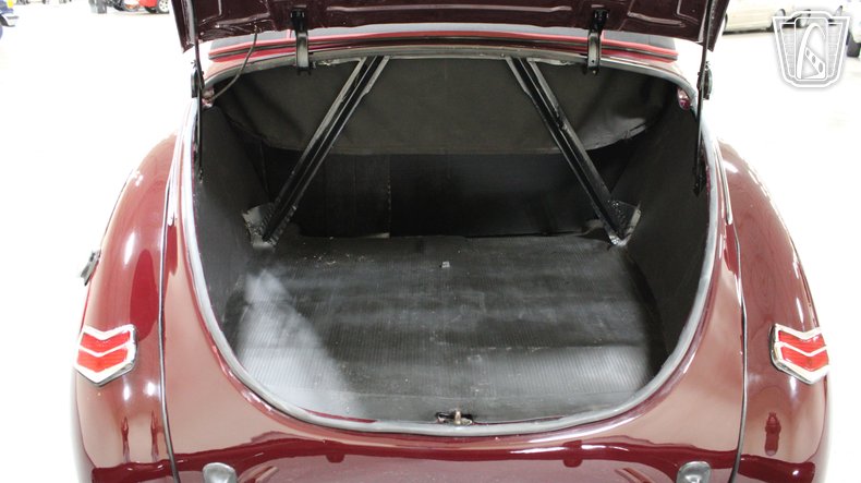 1940 Ford Super Deluxe 89