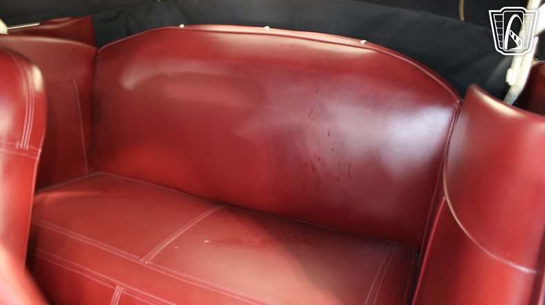 1940 Ford Super Deluxe 105