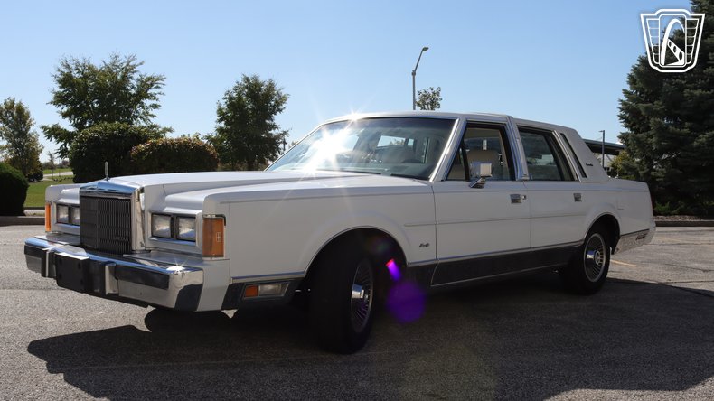 1989 Lincoln Town Car 13