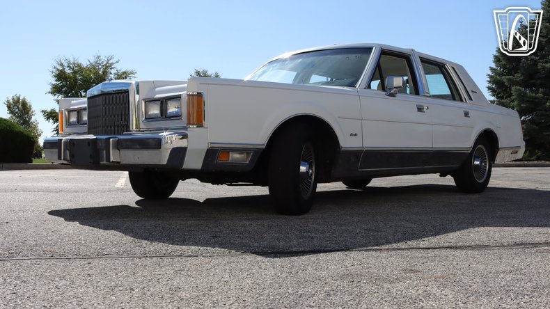 1989 Lincoln Town Car 12