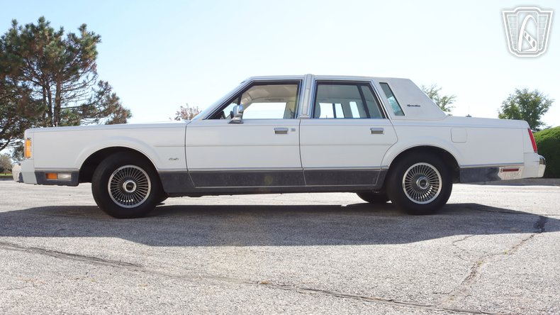 1989 Lincoln Town Car 17