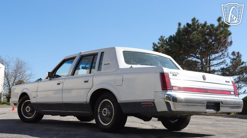 1989 Lincoln Town Car 19