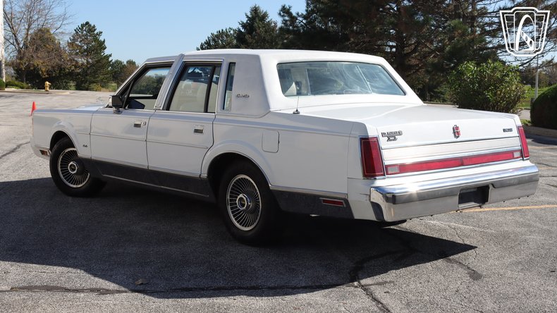 1989 Lincoln Town Car 18