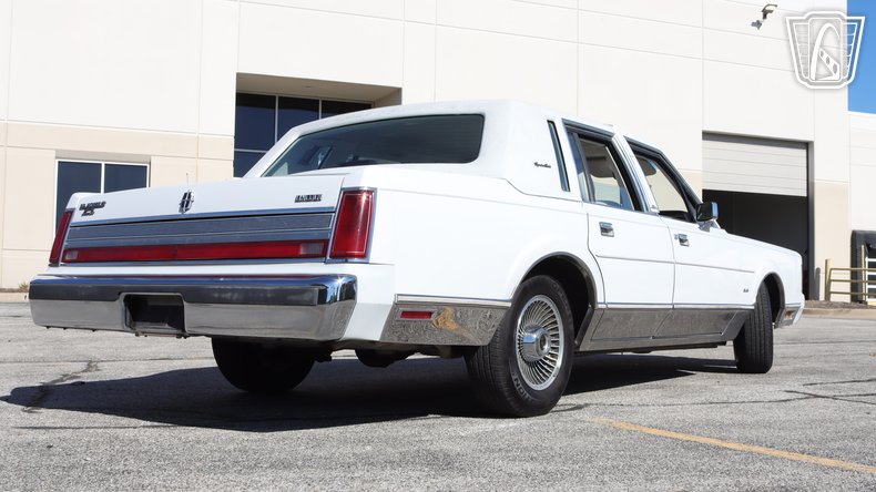 1989 Lincoln Town Car 23