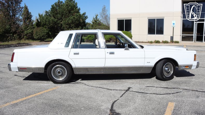 1989 Lincoln Town Car 25