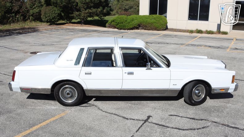 1989 Lincoln Town Car 24