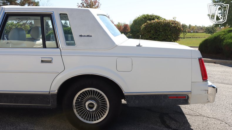 1989 Lincoln Town Car 37