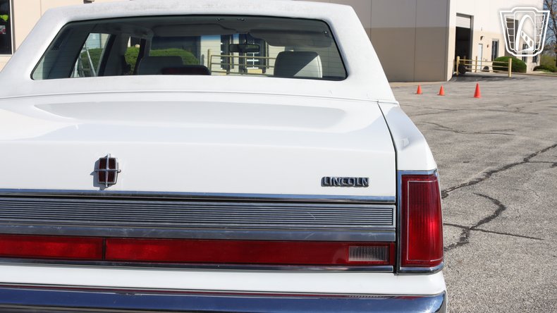 1989 Lincoln Town Car 40