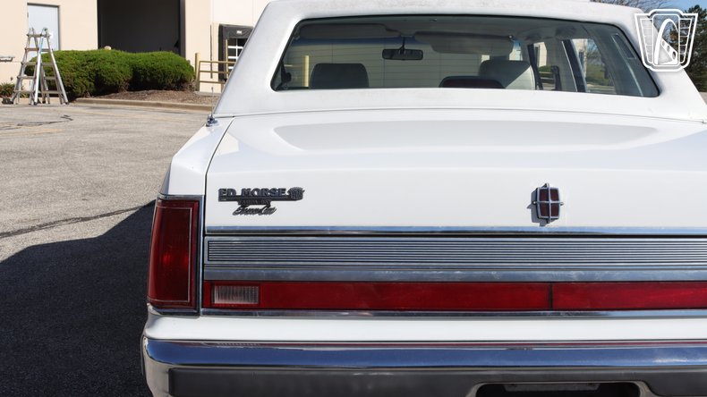 1989 Lincoln Town Car 38