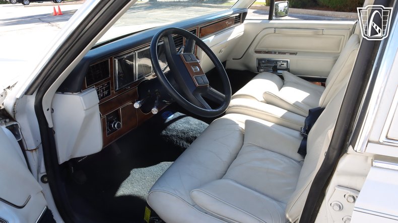 1989 Lincoln Town Car 10