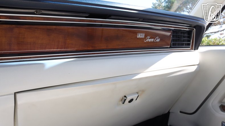 1989 Lincoln Town Car 71