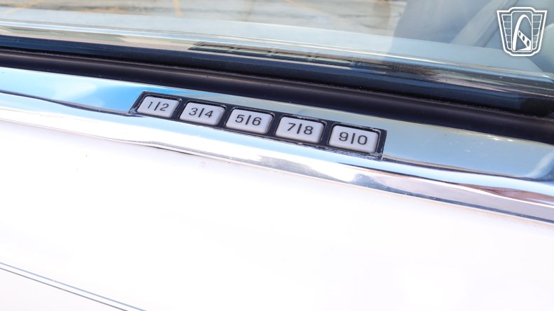 1989 Lincoln Town Car 76