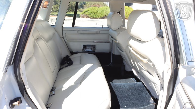 1989 Lincoln Town Car 11