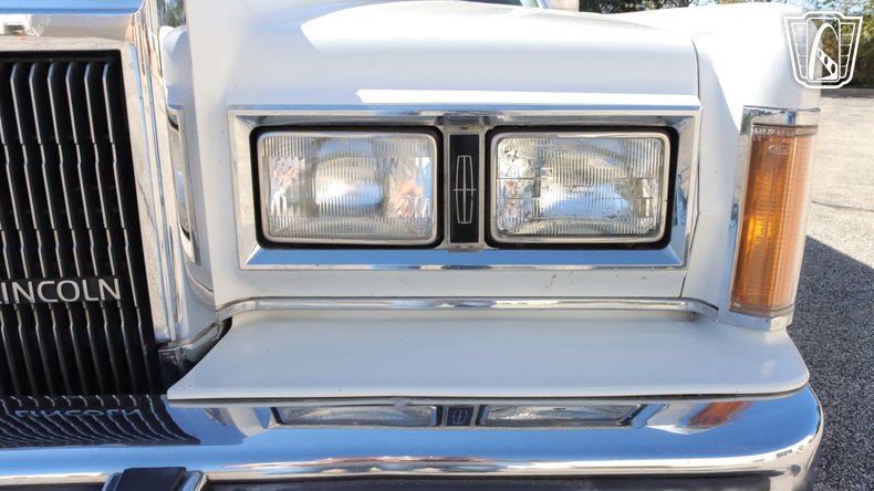 1989 Lincoln Town Car 124
