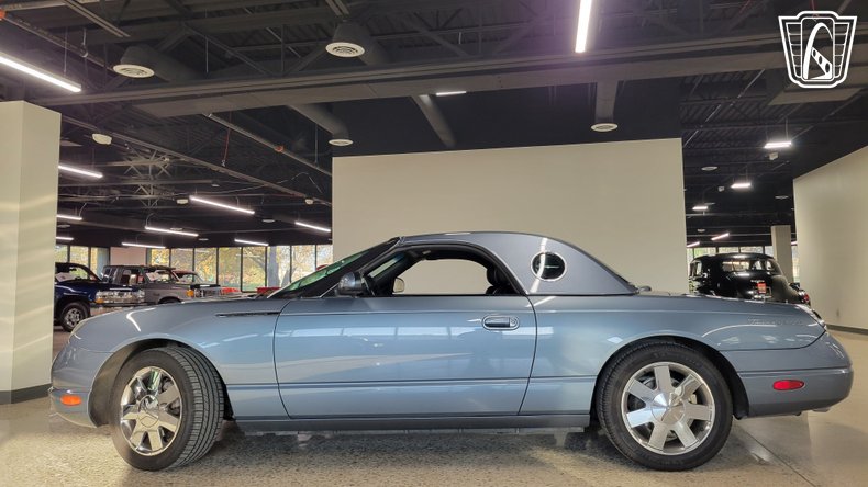 2005 Ford Thunderbird 21