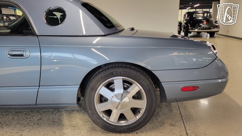 2005 Ford Thunderbird 25